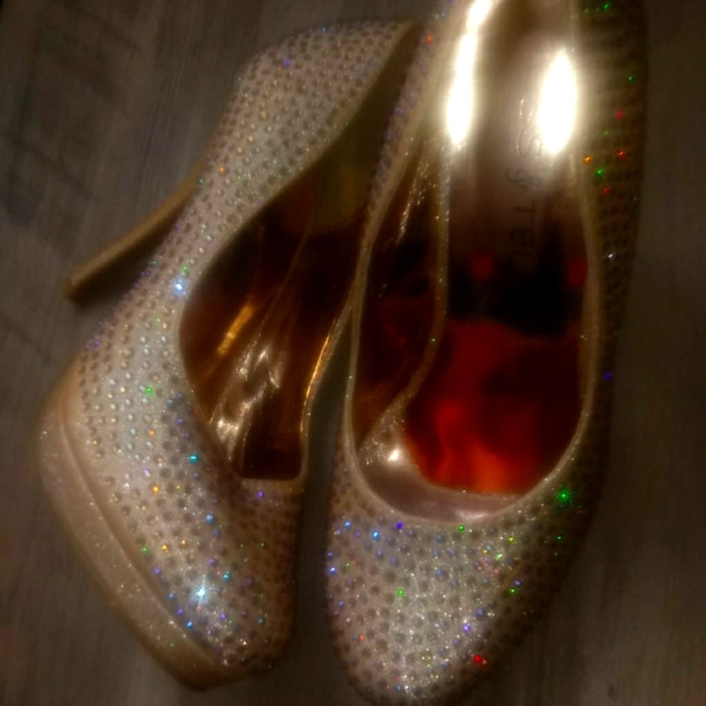 Gold Heels with ir·i·des·cent rhinstones